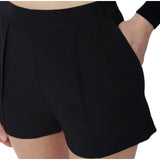 Shorts donna in crêpe leggero con pinces