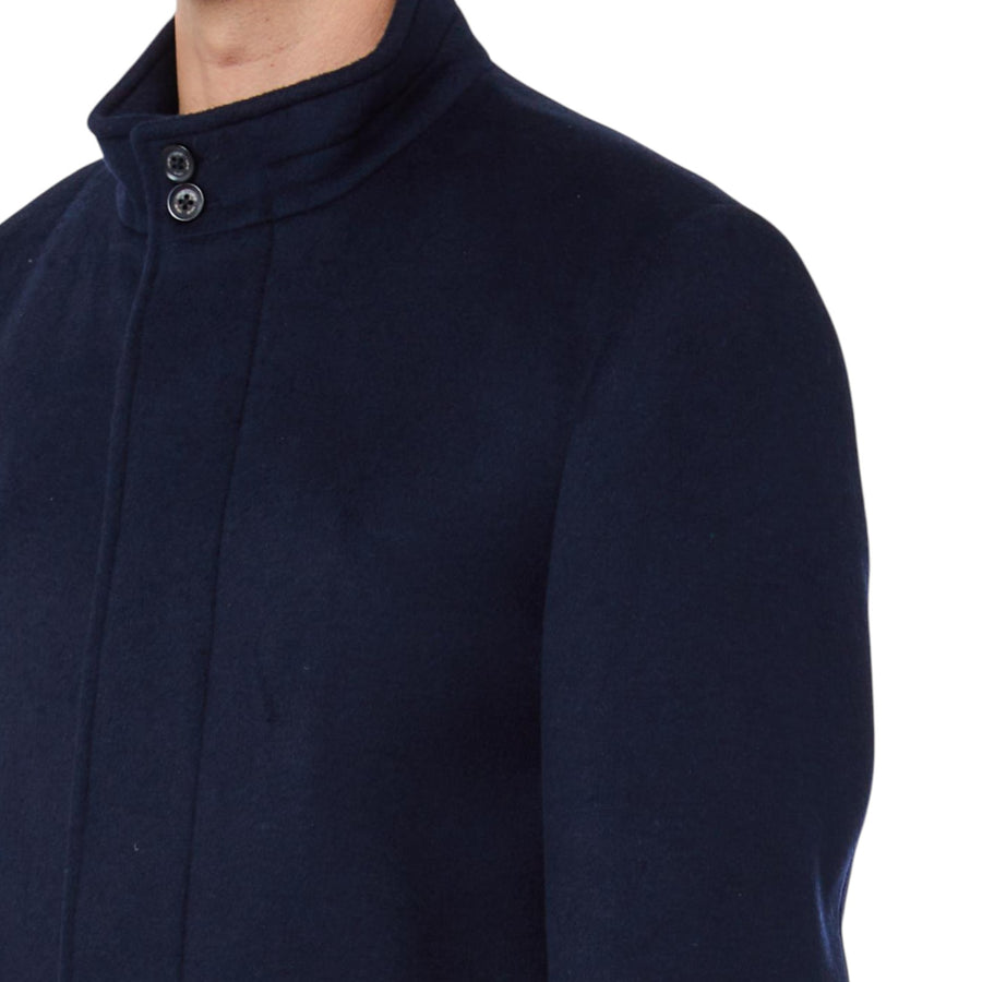 Cappotto uomo modello lungo con tasche a filo