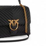 Borsa a mano grande Love Bag Puff in nappa chevron