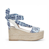 Sandali zeppa con foulard