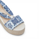 Sandali zeppa con foulard