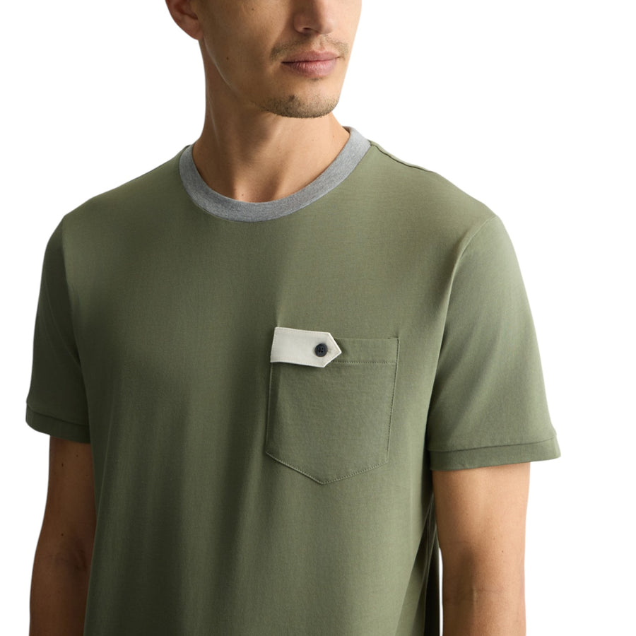 T-shirt verde con tasca
