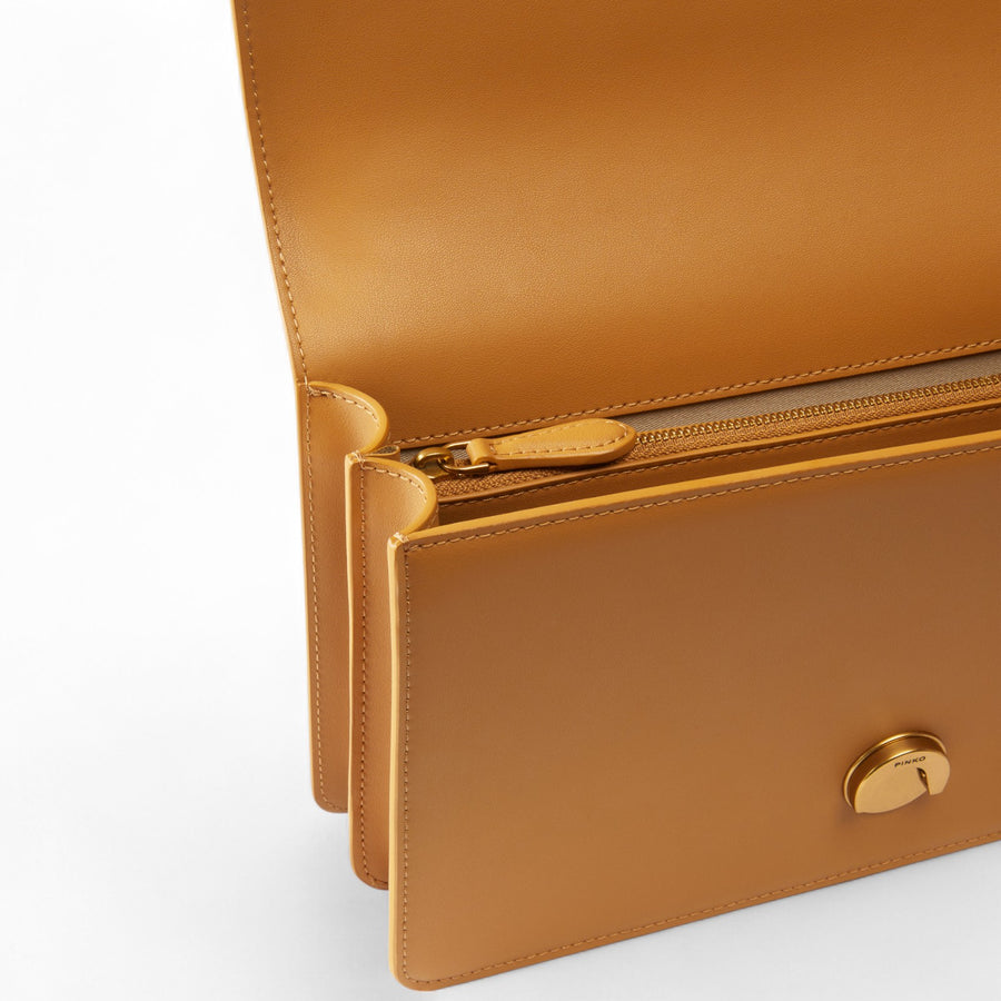 Borsa Love Bag in pelle liscia con tracolla a catena