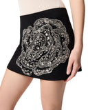 Minigonna donna  con rosa gioiello ricamata