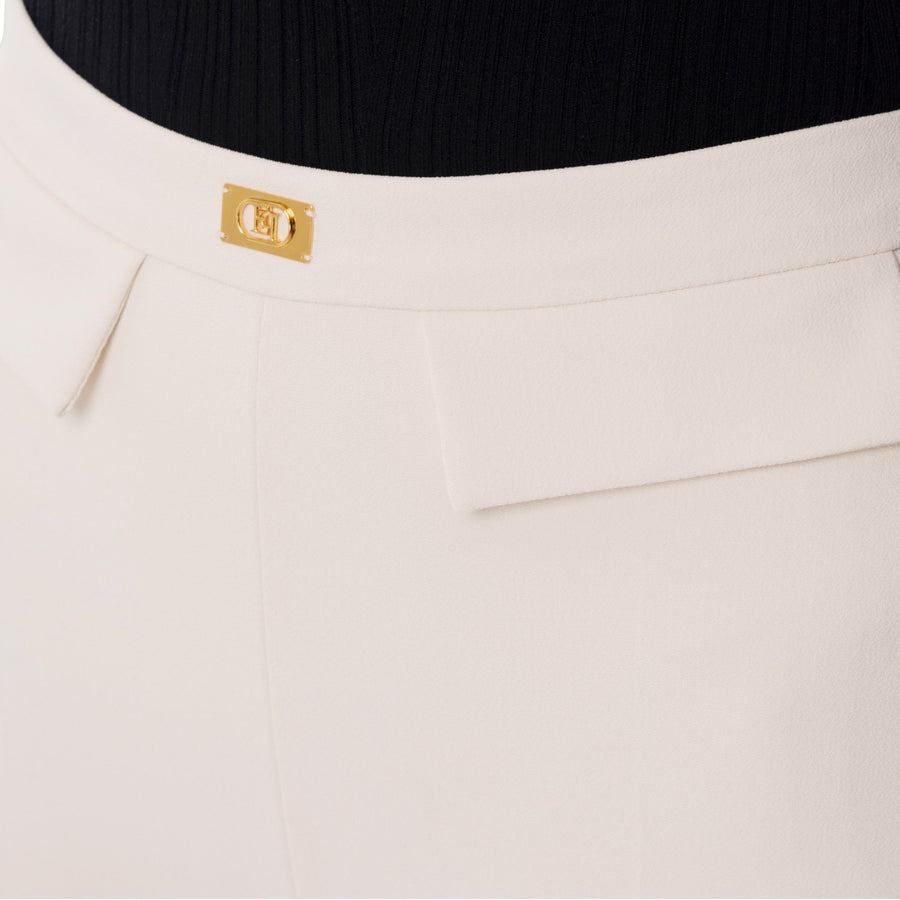 Pantaloni donna  slim in crêpe con placca logo