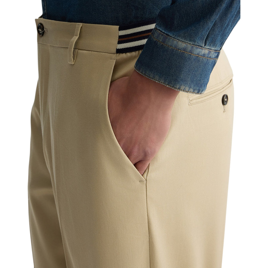 Pantaloni con inserto elastico