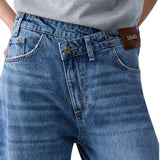 Jeans donna straight con cintone asimmetrico