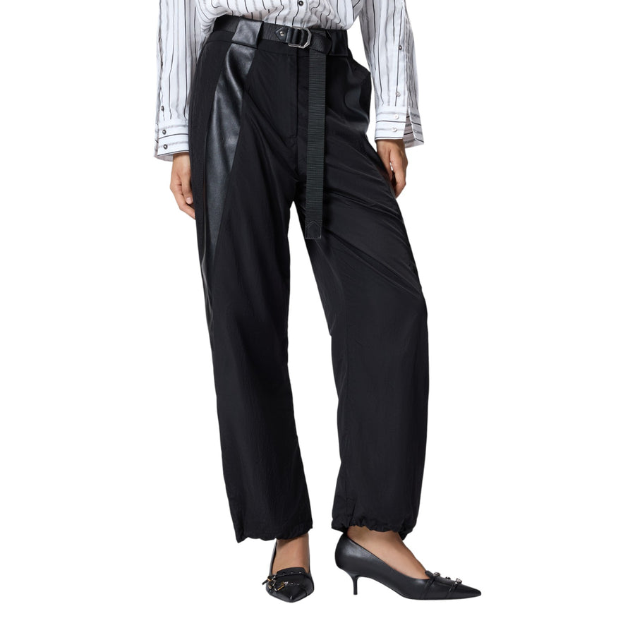 Pantalone donna nero in tela tecnica con dettagli in tessuto spalmato