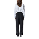 Pantalone donna nero in tela tecnica con dettagli in tessuto spalmato